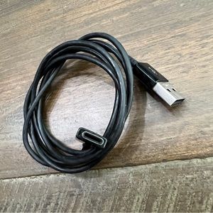 ✅ USB C cable